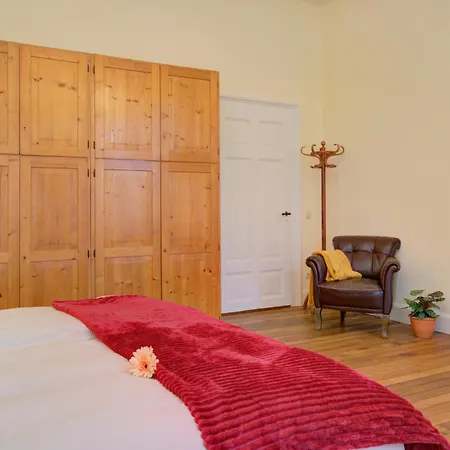 Appartement Charmante Altbauwohnung Mit Gartenblick *