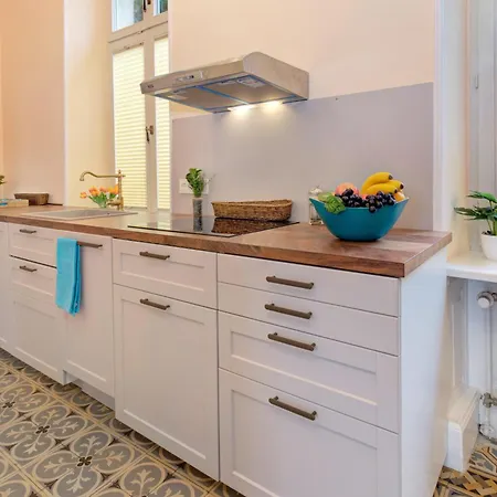 Charmante Altbauwohnung Mit Gartenblick ロト・ウンター・リートブルク