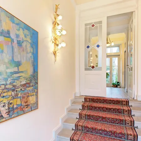 Charmante Altbauwohnung Mit Gartenblick アパート ロト・ウンター・リートブルク