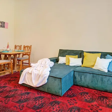 Charmante Altbauwohnung Mit Gartenblick