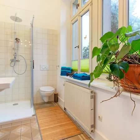 Charmante Altbauwohnung Mit Gartenblick ロト・ウンター・リートブルク