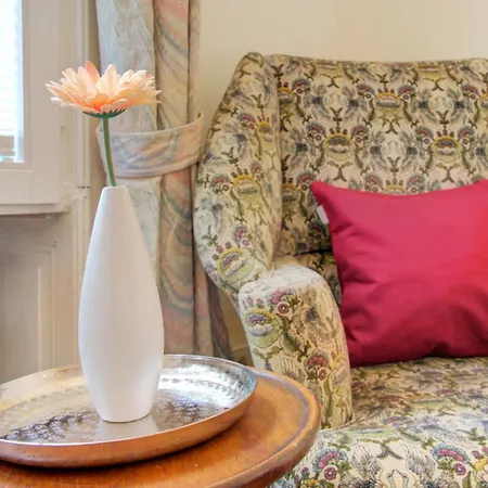 アパート Charmante Altbauwohnung Mit Gartenblick ロト・ウンター・リートブルク