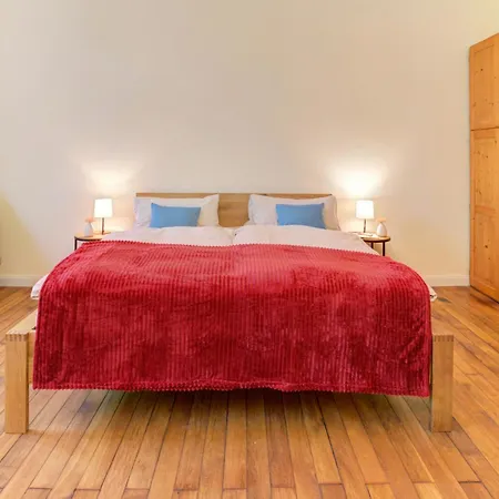 Charmante Altbauwohnung Mit Gartenblick