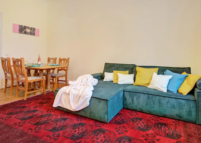 Charmante Altbauwohnung Mit Gartenblick