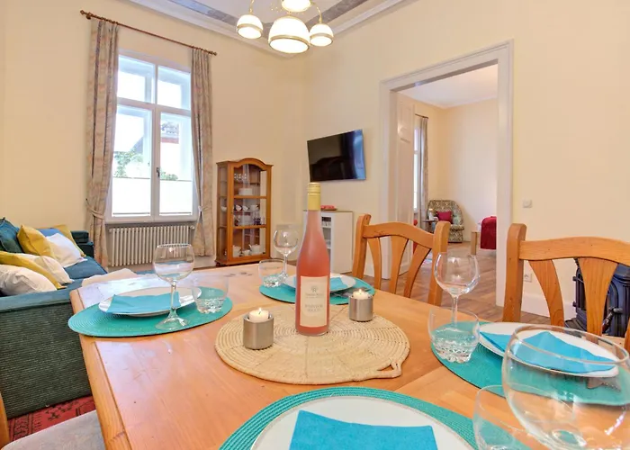 Charmante Altbauwohnung Mit Gartenblick