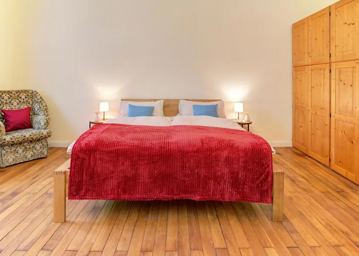 Charmante Altbauwohnung Mit Gartenblick